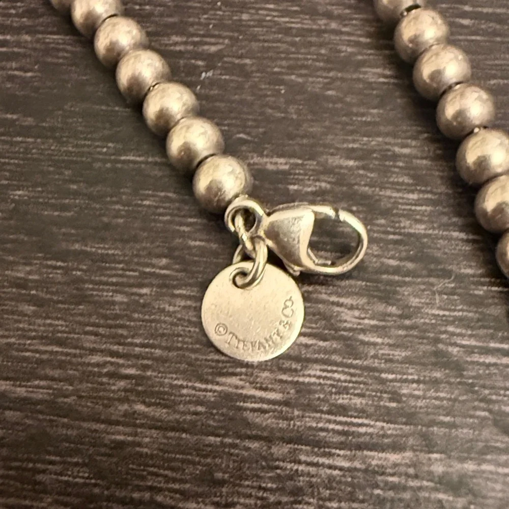 Tiffany & Co. Silver Bead Bracelet with Heart Charm - Picture 5 of 6
